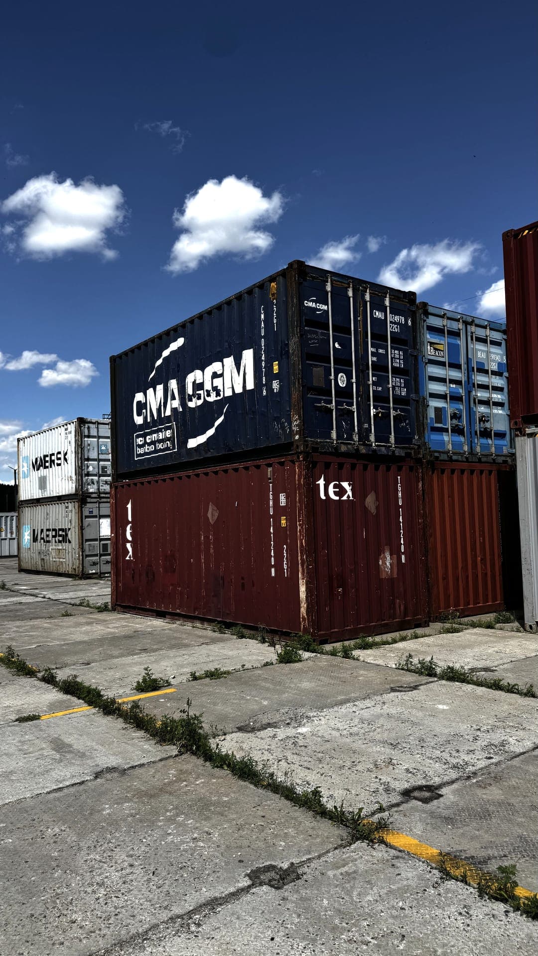 Контейнери CMA CGM у два яруси
