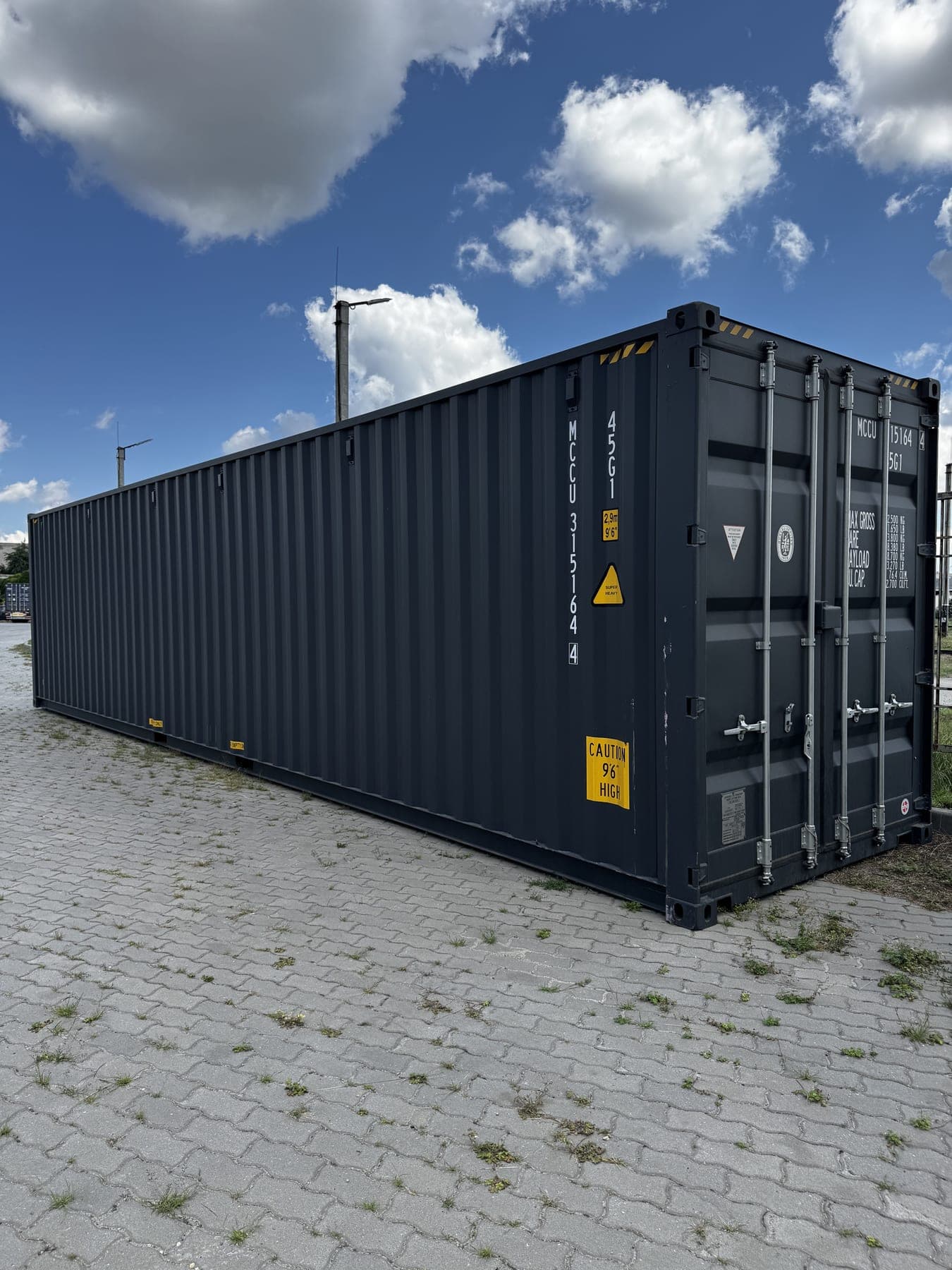40ft High Cube — морський контейнер на майданчику STEELBOX
